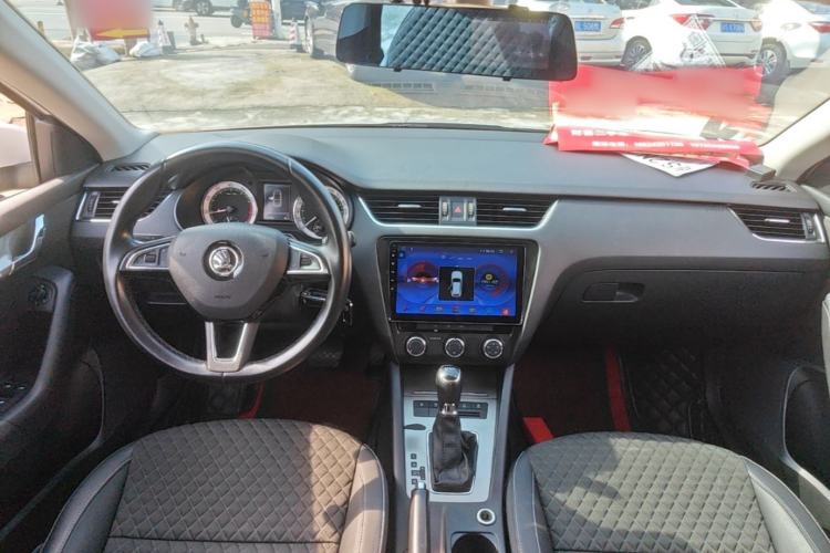 Used Skoda Octavia 2018 TSI230 DSG Luxury Edition Center Console