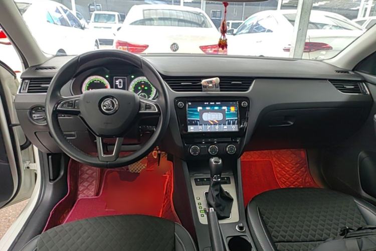 Used Skoda Octavia 2018 TSI230 DSG Luxury Edition Center Console