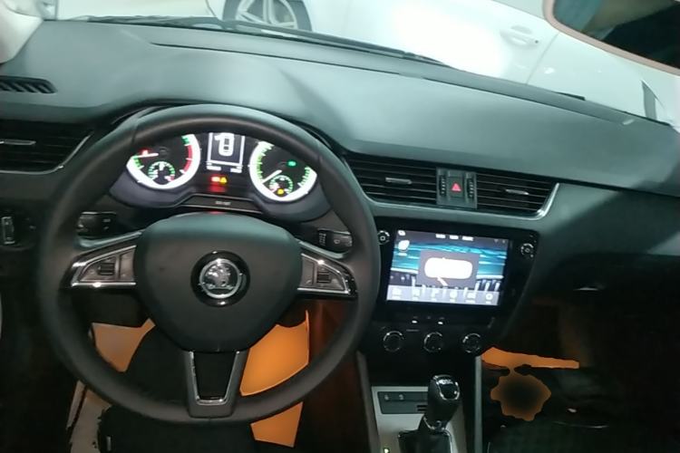 Used Skoda Octavia 2018 TSI230 DSG Luxury Edition Center Console