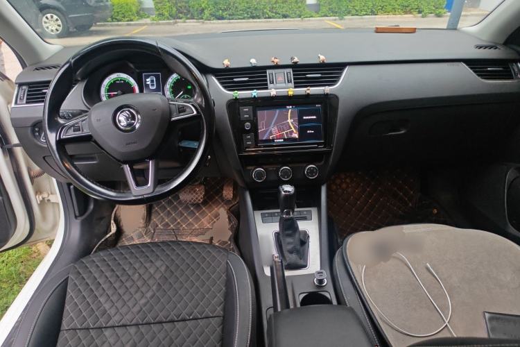 Used Skoda Octavia 2018 TSI280 DSG Luxury Edition Center Console