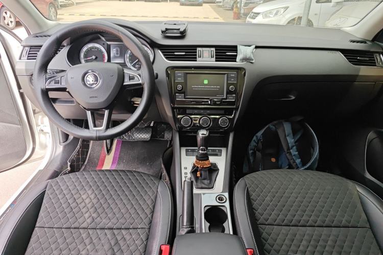 Used Skoda Octavia 2018 TSI230 DSG Luxury Edition Center Console