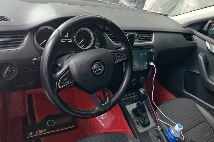 Used Skoda Octavia 2018 TSI230 DSG Luxury Edition Center Console