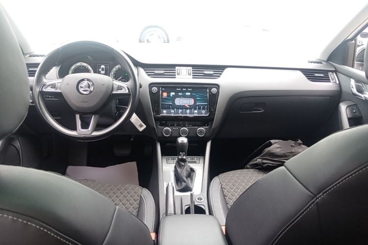Used Skoda Octavia 2018 Station Wagon TSI230 DSG Luxury Edition Center Console