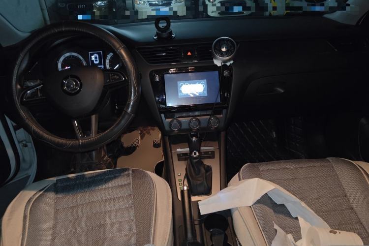 Used Skoda Octavia 2018 TSI280 DSG Luxury Edition Center Console