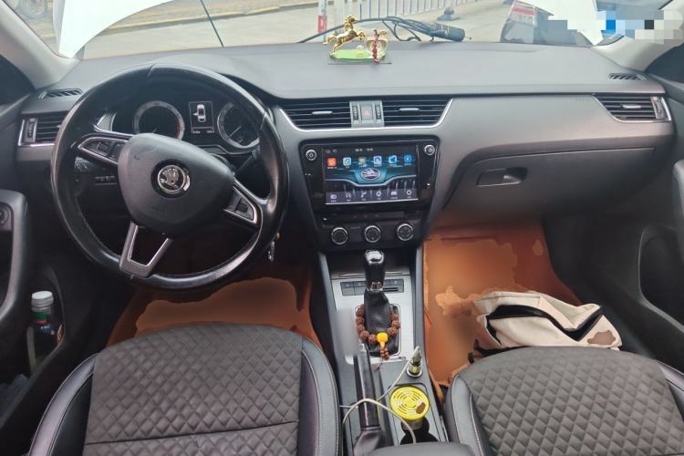 Used Skoda Octavia 2018 TSI230 DSG Luxury Edition Center Console