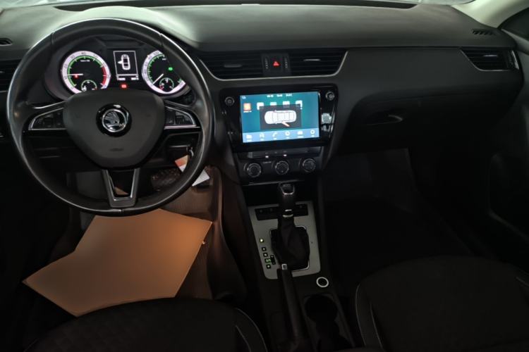 Used Skoda Octavia 2018 TSI230 DSG Luxury Edition Center Console