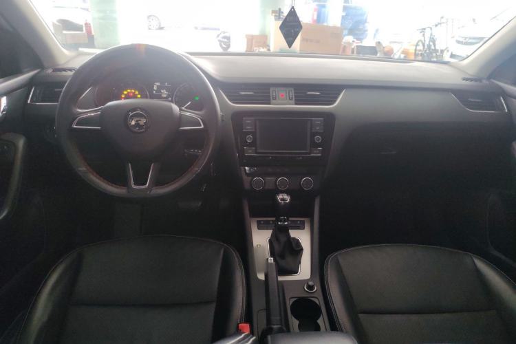 Used Skoda Octavia 2018 TSI230 DSG Comfort Edition Center Console