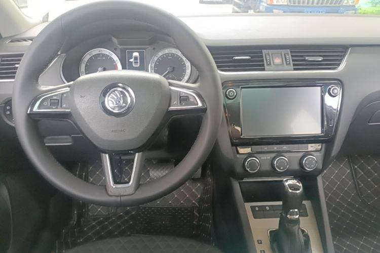 Used Skoda Octavia 2018 TSI230 DSG Luxury Edition Center Console