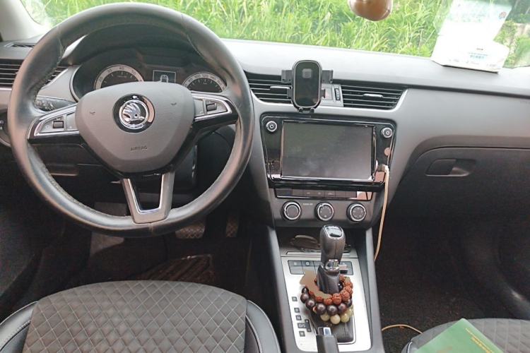 Used Skoda Octavia 2018 TSI230 DSG Luxury Edition Center Console