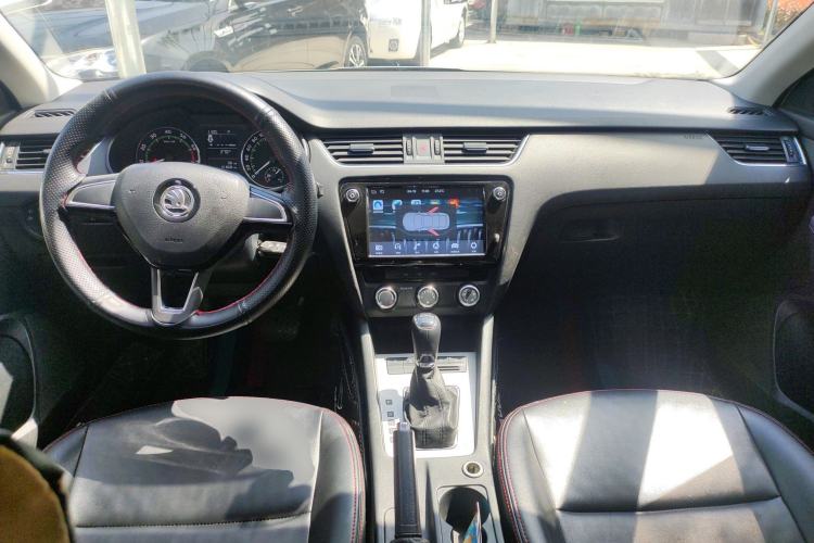 Used Skoda Octavia 2018 TSI230 DSG Comfort Edition Center Console