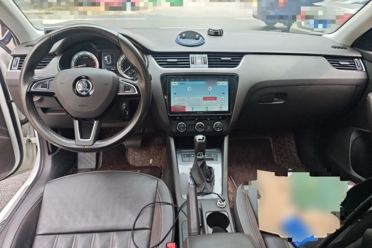 Used Skoda Octavia 2018 Station Wagon TSI280 DSG Flagship Edition Center Console