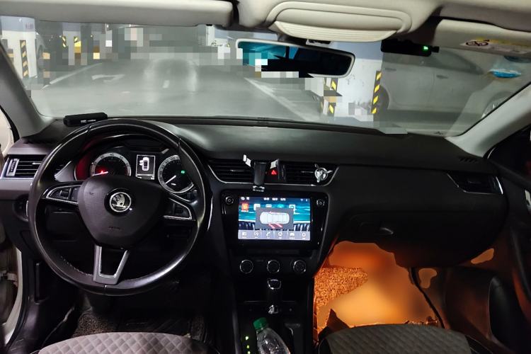 Used Skoda Octavia 2018 Station Wagon TSI230 DSG Luxury Edition Center Console
