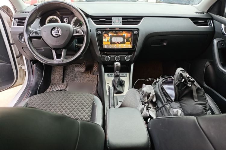 Used Skoda Octavia 2018 TSI230 DSG Luxury Edition Center Console