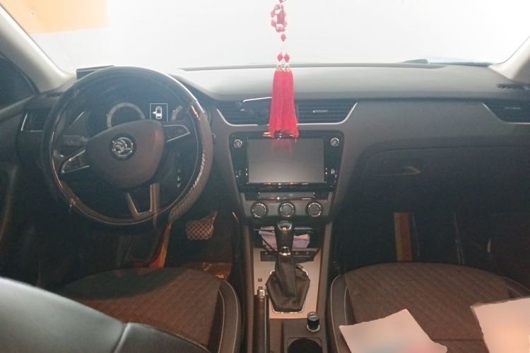 Used Skoda Octavia 2018 TSI230 DSG Luxury Edition Center Console