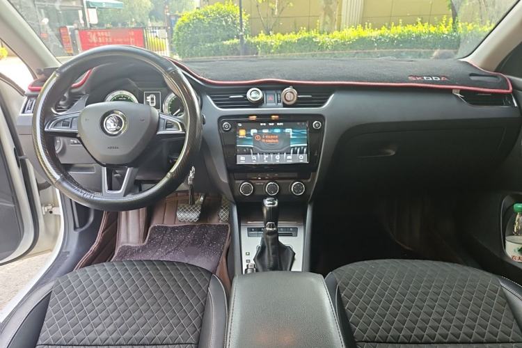 Used Skoda Octavia 2018 TSI230 DSG Luxury Edition Center Console