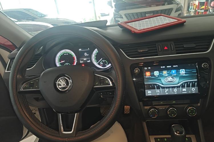 Used Skoda Octavia 2018 TSI230 DSG Luxury Edition Center Console