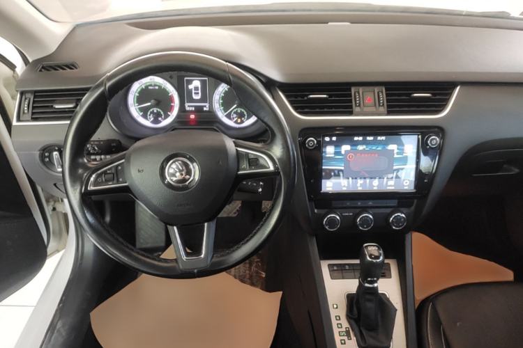 Used Skoda Octavia 2018 TSI230 DSG Luxury Edition Center Console