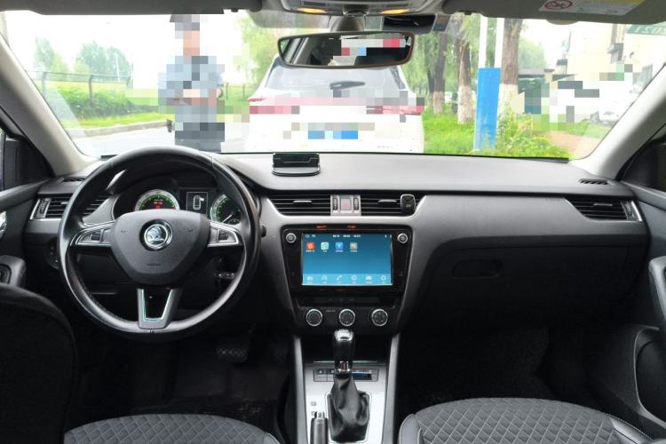 Used Skoda Octavia 2018 Station Wagon TSI280 DSG Luxury Edition Center Console