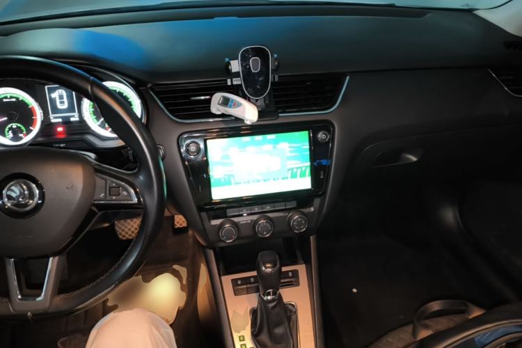 Used Skoda Octavia 2018 TSI230 DSG Luxury Edition Center Console
