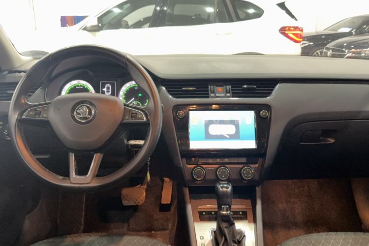 Used Skoda Octavia 2018 TSI280 DSG Luxury Edition Center Console