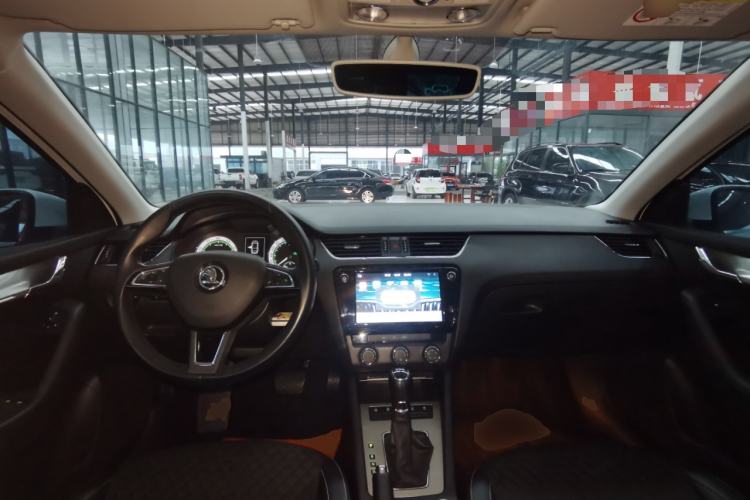 Used Skoda Octavia 2018 TSI230 DSG Luxury Edition Center Console