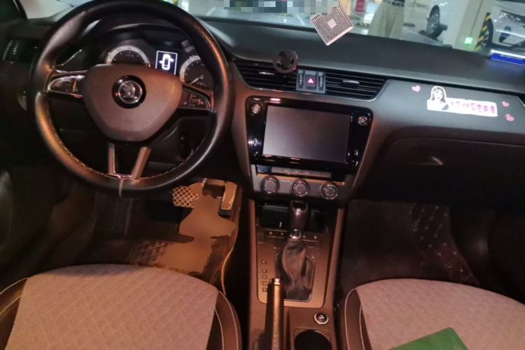 Used Skoda Octavia 2018 Station Wagon TSI280 DSG Flagship Edition Center Console