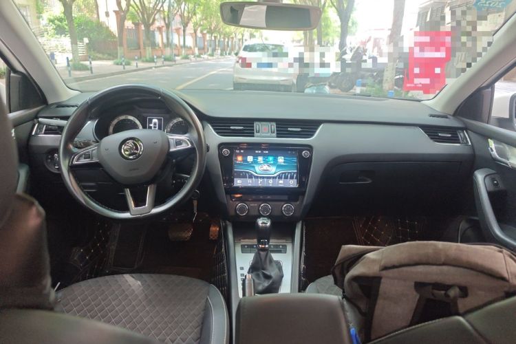 Used Skoda Octavia 2018 TSI230 DSG Comfort Edition Center Console