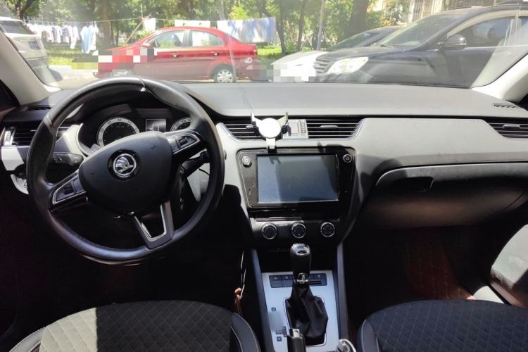 Used Skoda Octavia 2018 TSI280 DSG Luxury Edition Center Console
