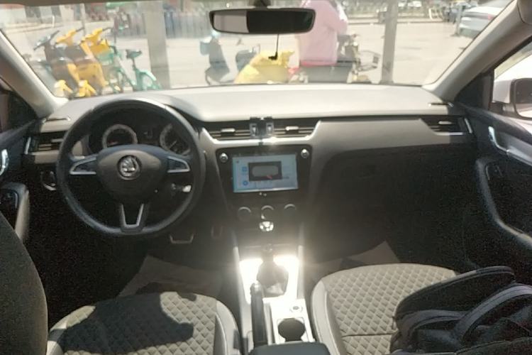 Used Skoda Octavia 2018 TSI230 DSG Luxury Edition Center Console