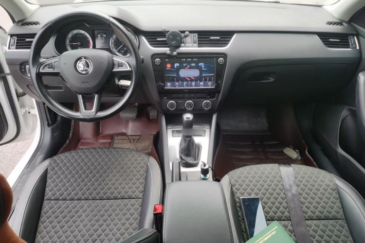 Used Skoda Octavia 2018 TSI230 DSG Luxury Edition Center Console