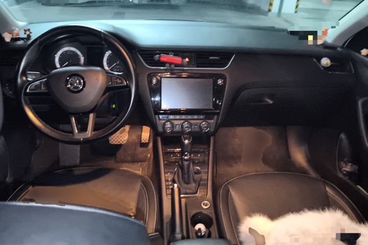Used Skoda Octavia 2018 TSI280 DSG Flagship Edition Center Console