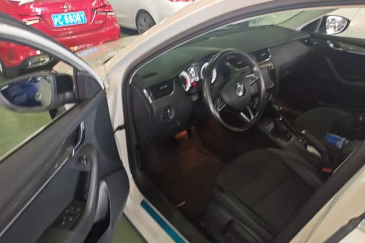 Used Skoda Octavia 2018 Station Wagon TSI280 DSG Luxury Edition Driver Seat