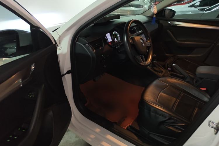 Used Skoda Octavia 2018 1.6L Automatic Comfort Edition Driver Seat