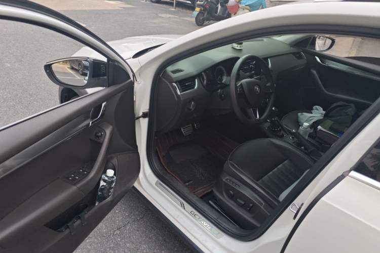 Used Skoda Octavia 2018 Station Wagon TSI280 DSG Flagship Edition Driver Seat