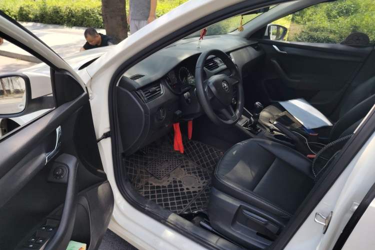 Used Skoda Octavia 2018 1.6L Manual Standard Edition Driver Seat