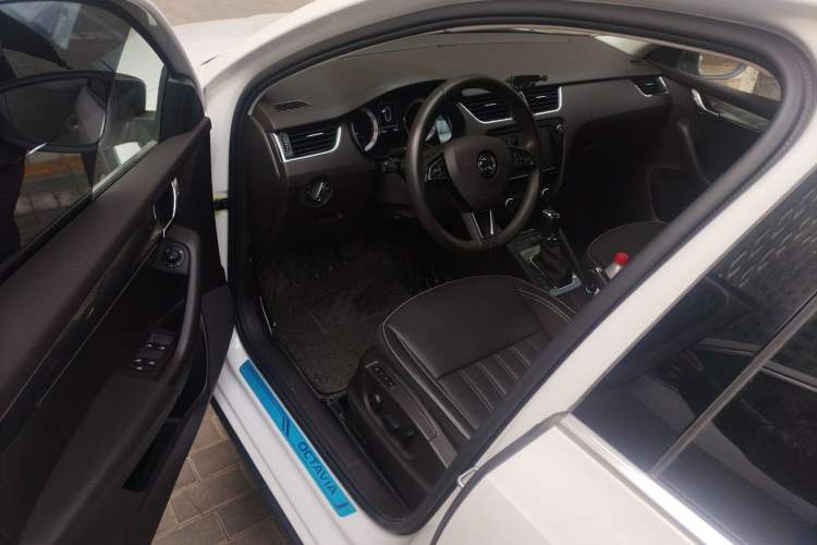Used Skoda Octavia 2018 Station Wagon TSI280 DSG Flagship Edition Driver Seat