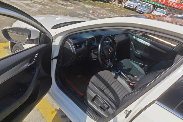 Used Skoda Octavia 2018 TSI230 DSG Luxury Edition Driver Seat