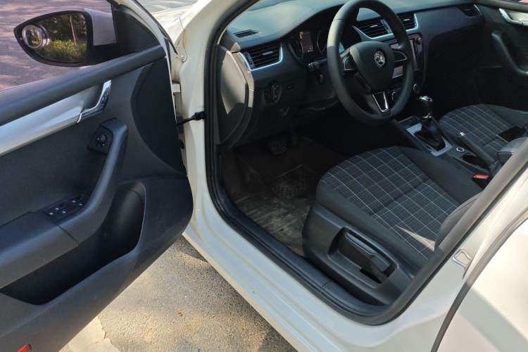Used Skoda Octavia 2018 TSI230 DSG Comfort Edition Driver Seat