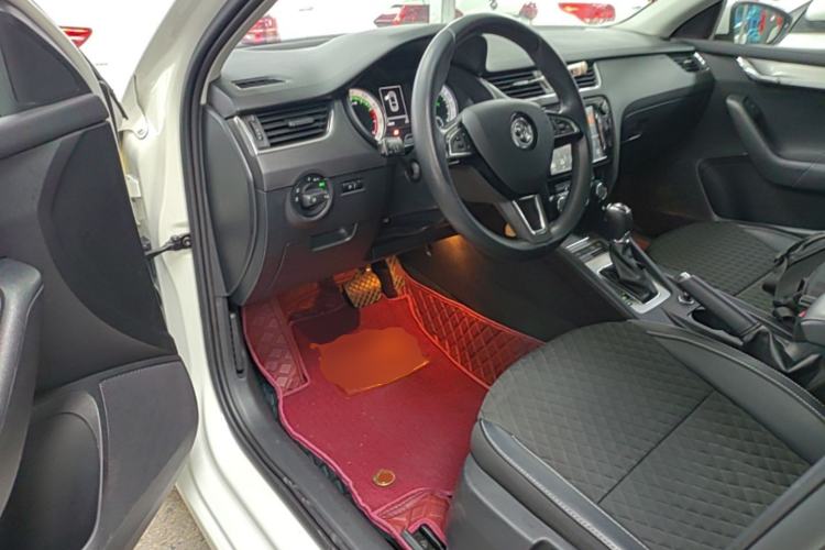 Used Skoda Octavia 2018 TSI230 DSG Luxury Edition Driver Seat