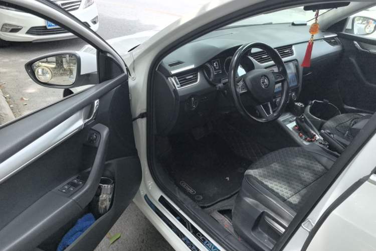 Used Skoda Octavia 2018 TSI230 DSG Luxury Edition Driver Seat