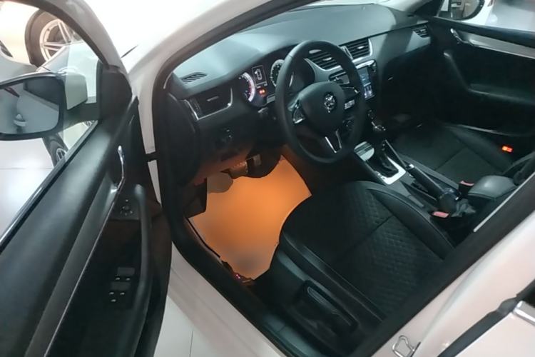 Used Skoda Octavia 2018 TSI230 DSG Luxury Edition Driver Seat