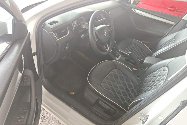 Used Skoda Octavia 2018 1.6L Automatic Luxury Edition Driver Seat