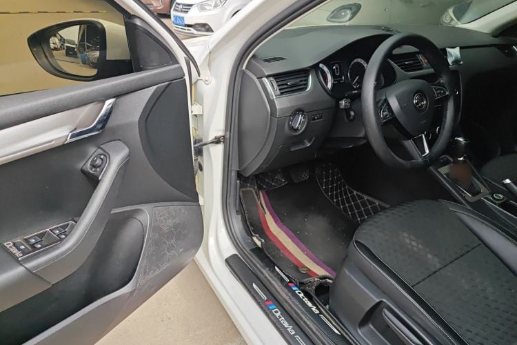 Used Skoda Octavia 2018 TSI230 DSG Luxury Edition Driver Seat