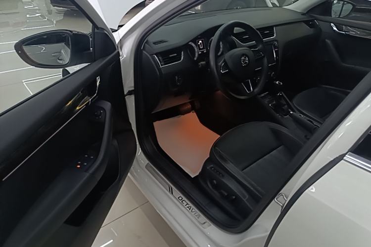 Used Skoda Octavia 2018 TSI280 DSG Flagship Edition Driver Seat