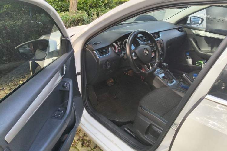 Used Skoda Octavia 2018 1.6L Automatic Luxury Edition Driver Seat