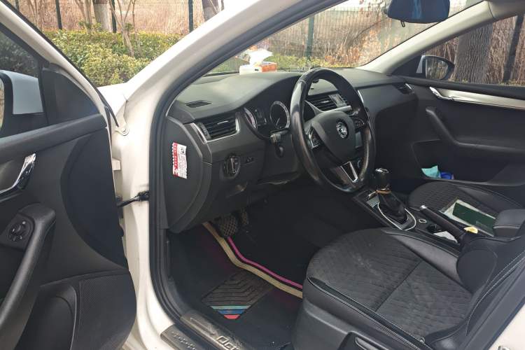 Used Skoda Octavia 2018 1.6L Automatic Luxury Edition Driver Seat