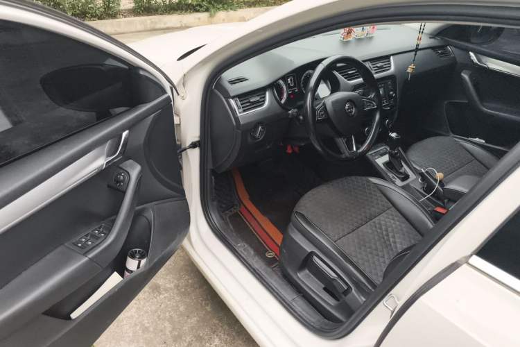 Used Skoda Octavia 2018 TSI280 DSG Luxury Edition Driver Seat