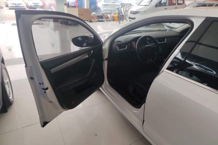 Used Skoda Octavia 2018 TSI230 DSG Comfort Edition Driver Seat