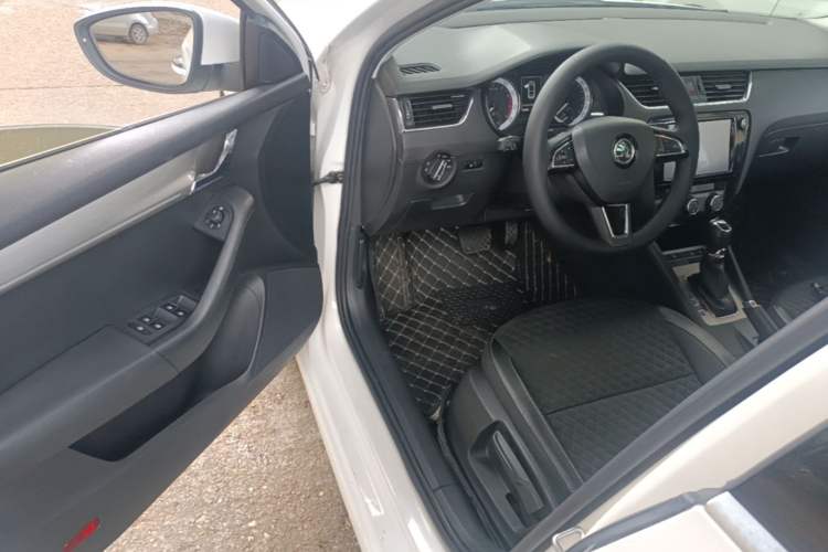 Used Skoda Octavia 2018 TSI230 DSG Luxury Edition Driver Seat