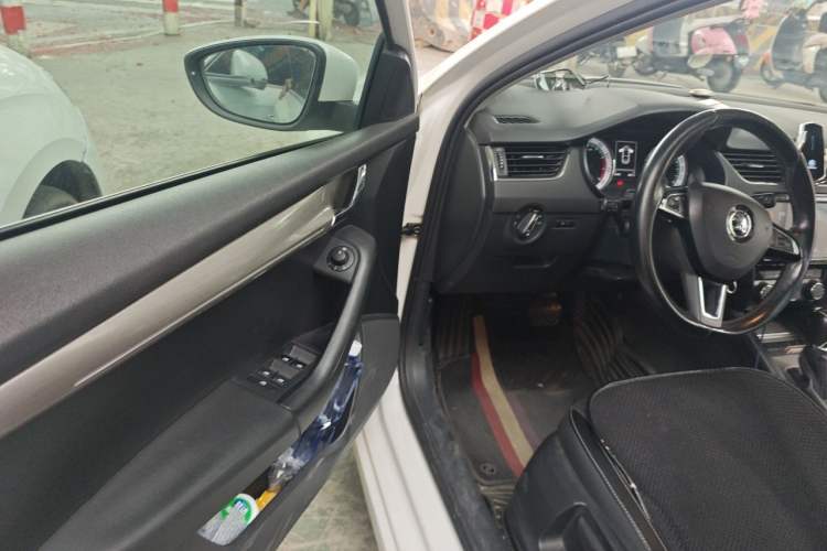 Used Skoda Octavia 2018 1.6L Automatic Luxury Edition Driver Seat